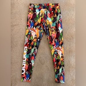 Adidas Passaredo Bird of Paradise Parrots Printed Leggings
Size Large